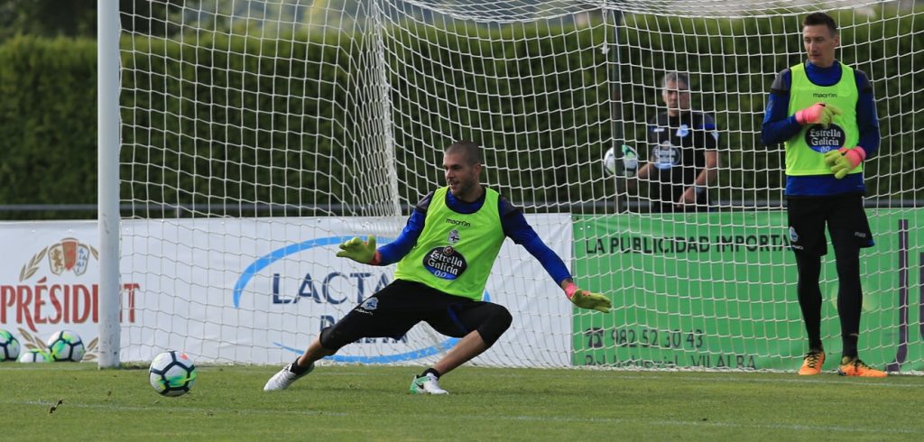Rubén en la portería en entrenamiento Vilalba del 8 de agosto 2017
