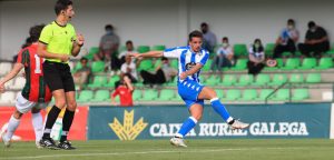 Rafa de Vicente, en su golpeo contra el Racing Villalbés